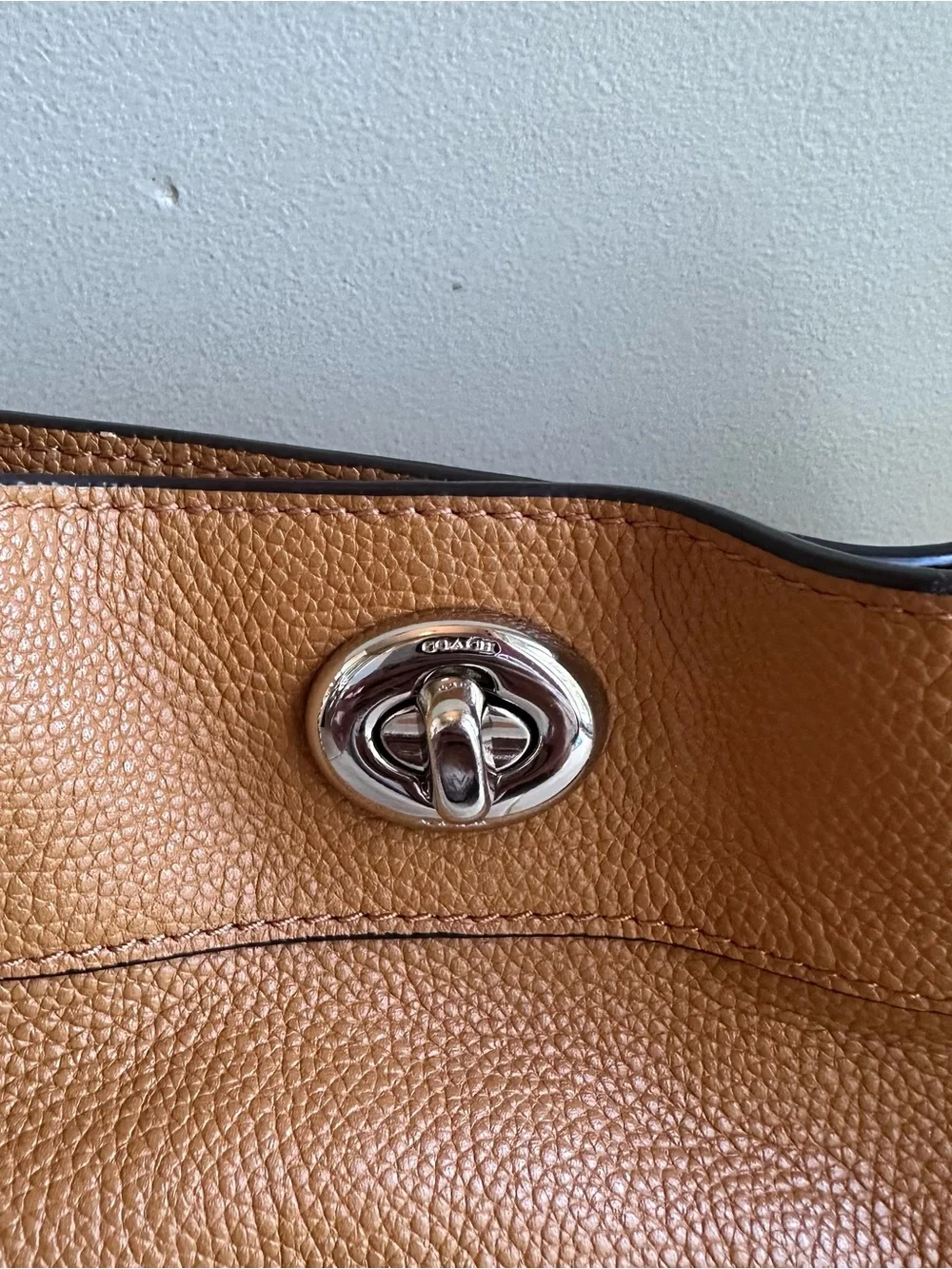 Coach Turnlock Edie Pebbled Leather Shoulder Bag Purse Tan Saddle 36855